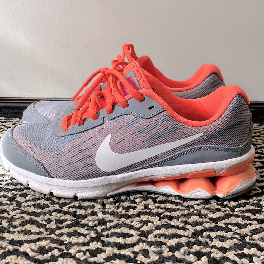Women’s Nike REAX shoes, size 7